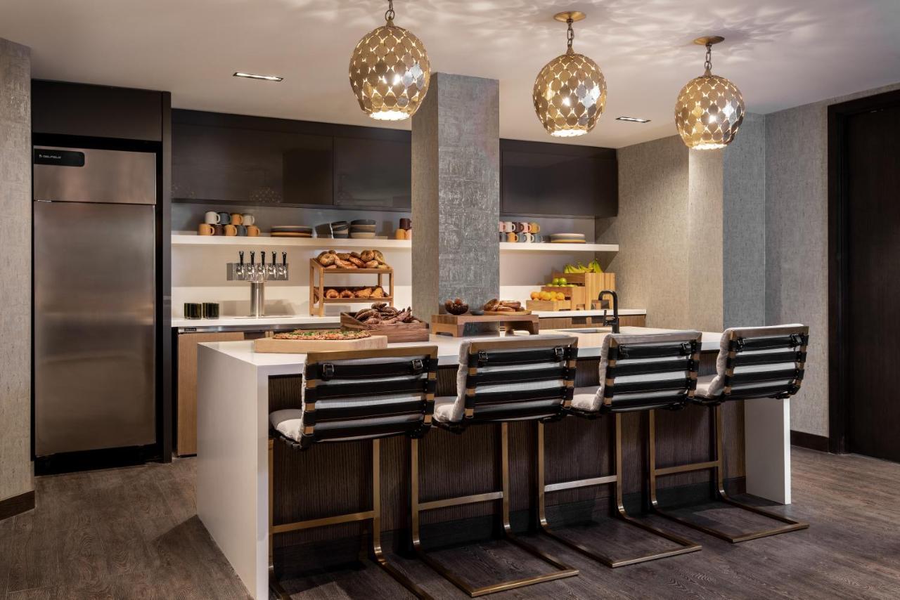 Vignette Collection Yours Truly Dc By Ihg واشنطن المظهر الخارجي الصورة A kitchen at The Ritz-Carlton, Boston Common