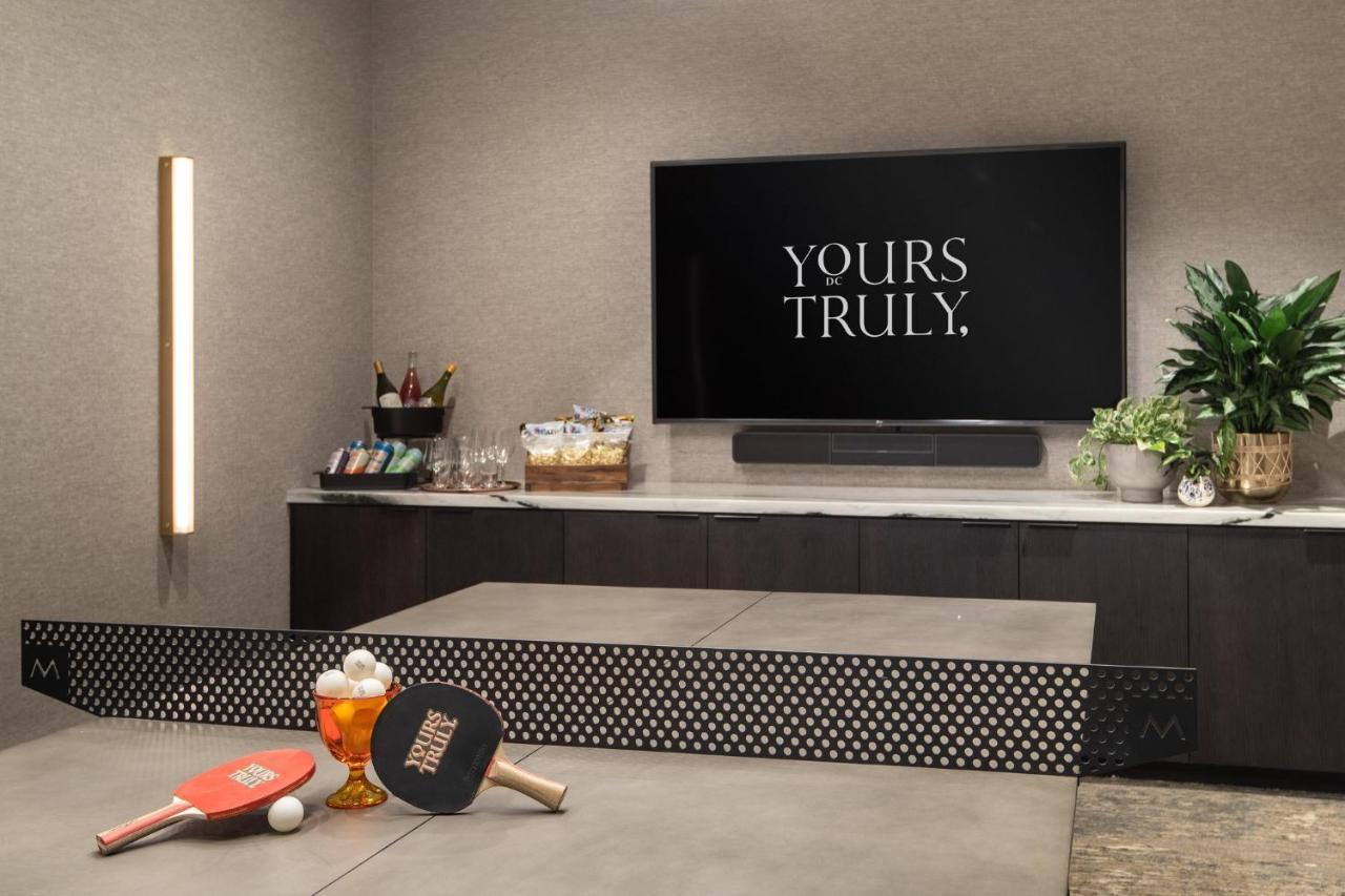 Vignette Collection Yours Truly Dc By Ihg واشنطن المظهر الخارجي الصورة The TV in the living room