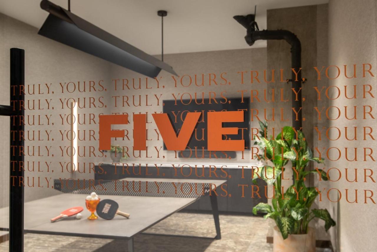 Vignette Collection Yours Truly Dc By Ihg واشنطن المظهر الخارجي الصورة The interior of the Five office