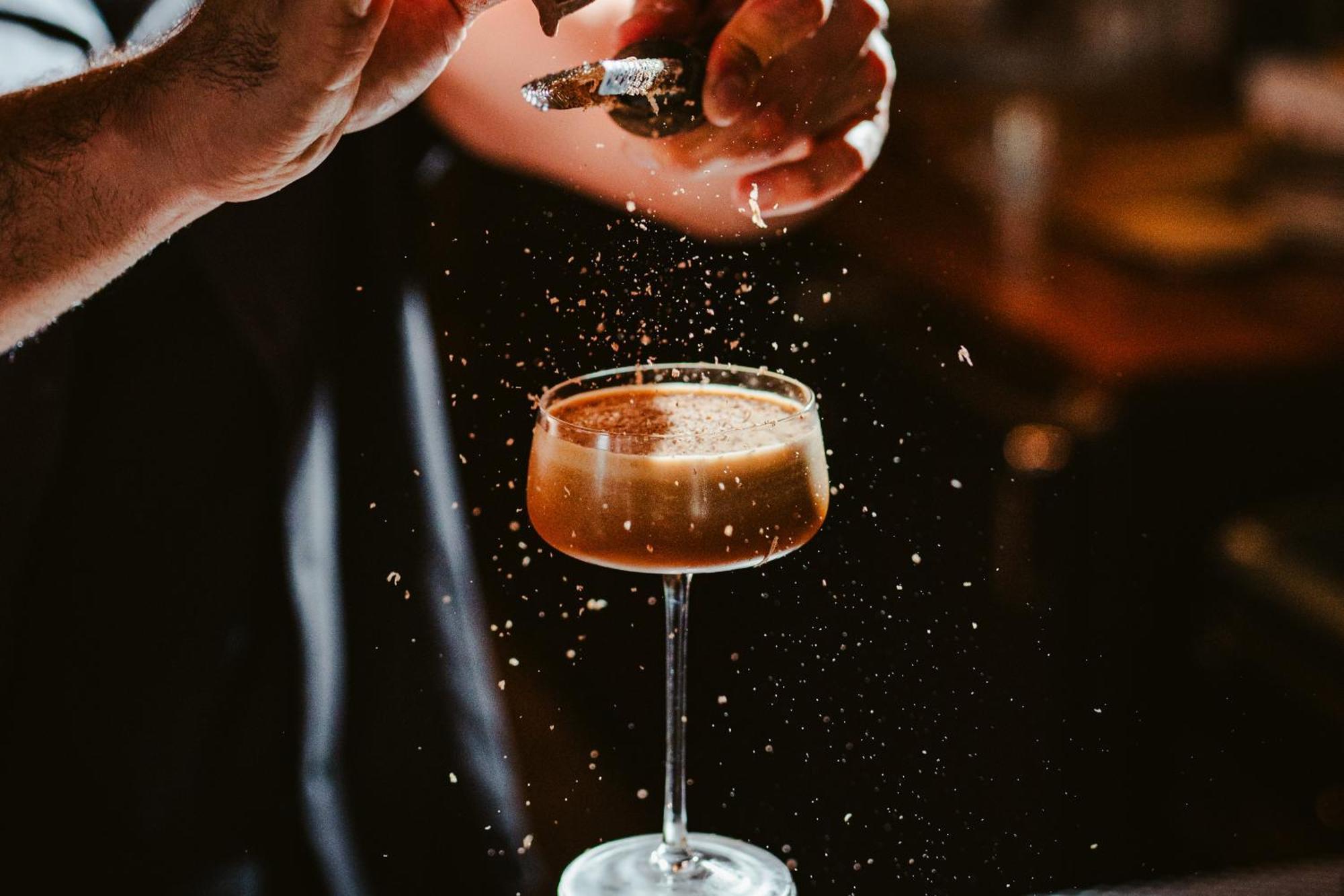 Vignette Collection Yours Truly Dc By Ihg واشنطن المظهر الخارجي الصورة A bartender dusting a cocktail with ground nutmeg